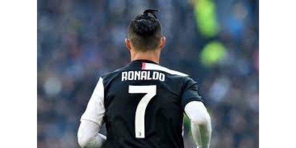 Ronaldo hyväksyi kritiikkiä ja jopa vihaa kaikilta puolilta. Ronaldo hyväksyi kritiikkiä ja jopa vihaa kaikilta puolilta.